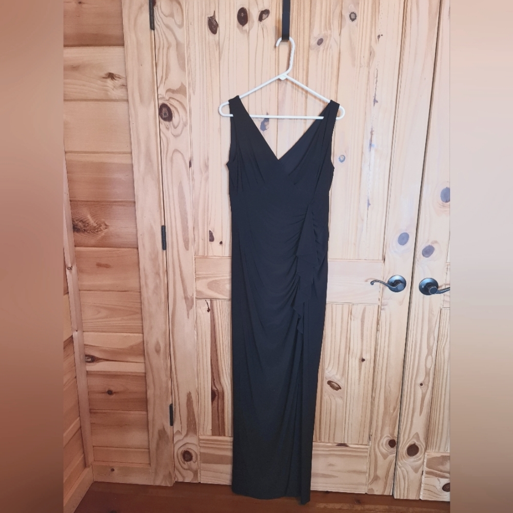 Evan Picone Evening Gown Black V-Neck Front & Back Vertical Ruffle Front 10 !